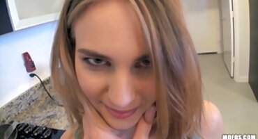 phim sex chi Fucking trong ass với một chàng trang phim sex trai nga.